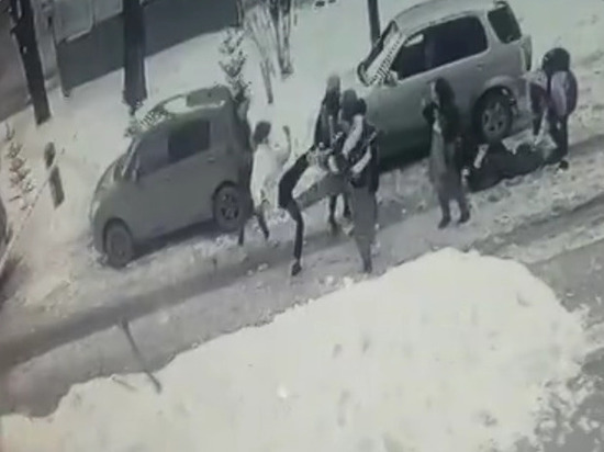 Подростки с оружием устроили драку на Сахалине