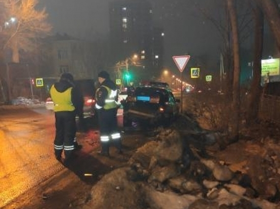 Пьяный экс-полицейский влетел в машину ГИБДД в Приморье