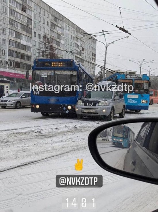 Тройное ДТП с участием городского транспорта произошло в Новокузнецке