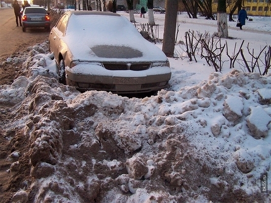 В Удмуртии готовы ввести штрафы для припаркованных авто, мешающих расчистке улиц от снега