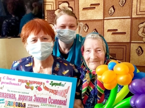 102-летняя псковичка привилась от коронавируса