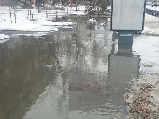 «Водоканал» устранил засор канализации в центре Омска
