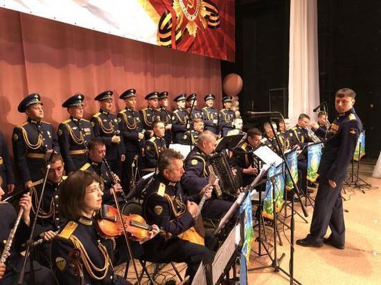 Ансамбль песни и пляски ВДВ приглашает на бесплатный концерт в Пскове