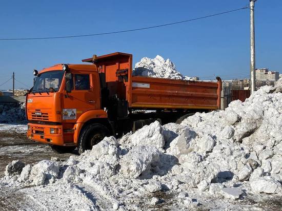 Снег с улиц Читы увозят на базу ДМРСУ и утилизируют на полигоне
