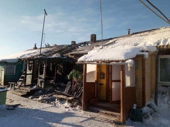 В Пинежском районе из-за пожара многодетная семья осталась без крыши над головой