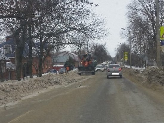 На некоторых улицах Тамбова после жалоб в соцсетях вывезли снег
