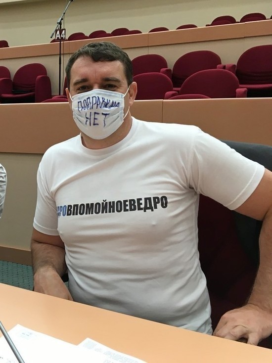 Депутатов-коммунистов не пустили в суд