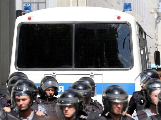МВД раскритиковало показательный разгон митингов в нижневартовской школе