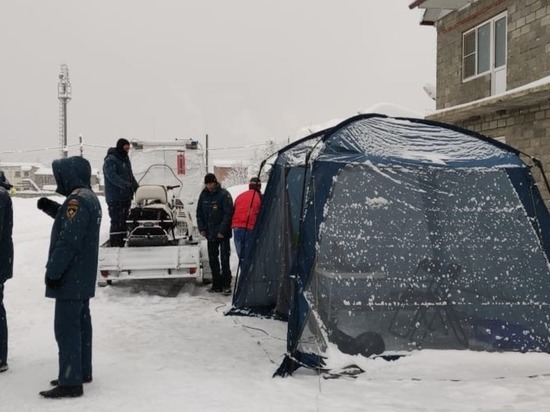 Спасатели опубликовали фотографии из Апшеронского района, где несколько посёлков оказались в снежном плену
