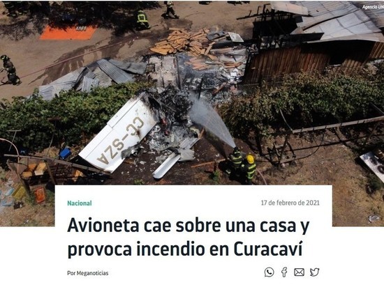 Самолет упал на жилой дом в Чили