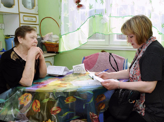 Соцработники Ямала продолжат ухаживать за пенсионерами из домов-интернатов в случае их госпитализации