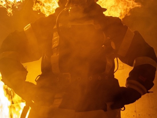 Пожарные спасли пенсионерку из горящей квартиры в Краснокаменске