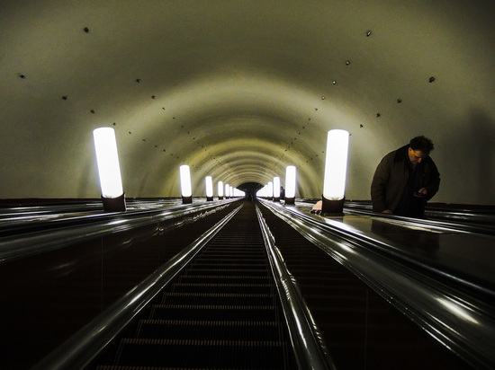 На Люблинской ветке метро Москвы погиб пассажир, упав на рельсы