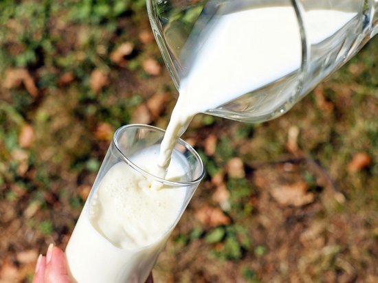 Ученые рассказали о смертельной опасности молока для детей