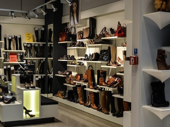 Таможенники изъяли 7 тысяч пар обуви из барнаульского магазина