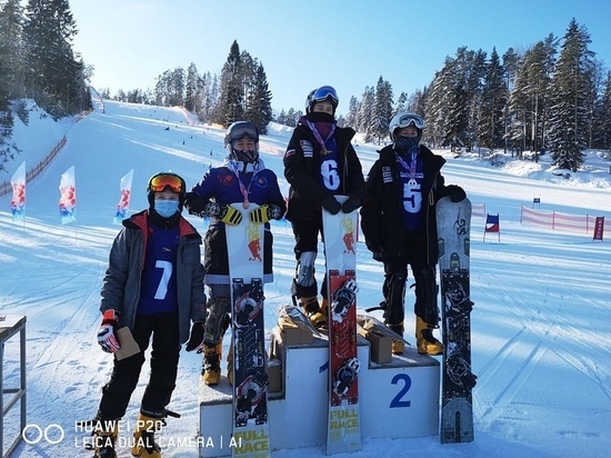  Сургутянка завоевала бронзу на чемпионате России по сноуборду среди глухих