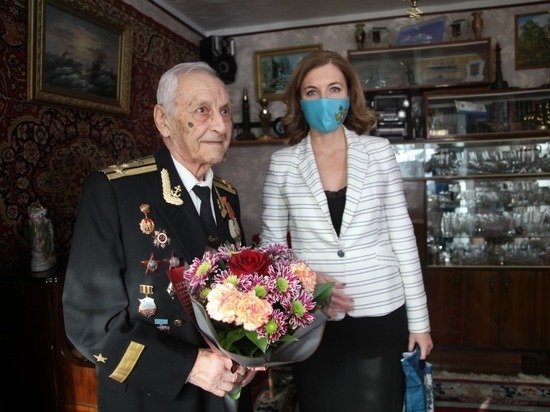 Ветераны принимают поздравления с Днем защитника Отечества ...