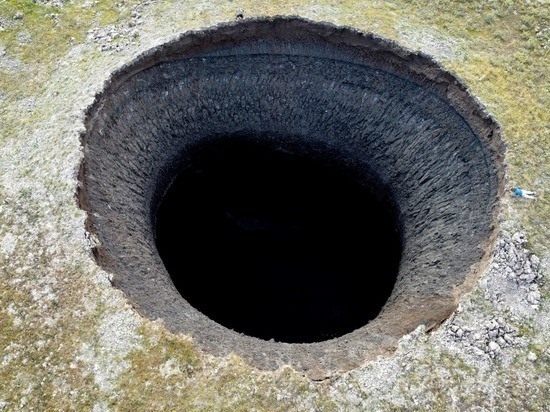 Раскрыта тайна гигантских кратеров в российской тундре