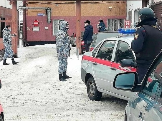 В Барнауле оцепили здание судебных приставов из-за сообщения о минировании