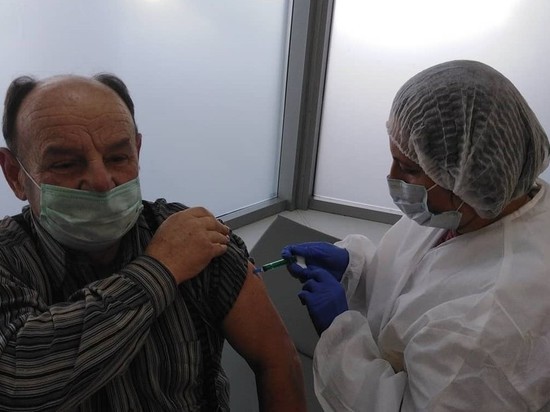 Мобильный пункт вакцинации от COVID-19 в первый день посетили 100 чебоксарцев