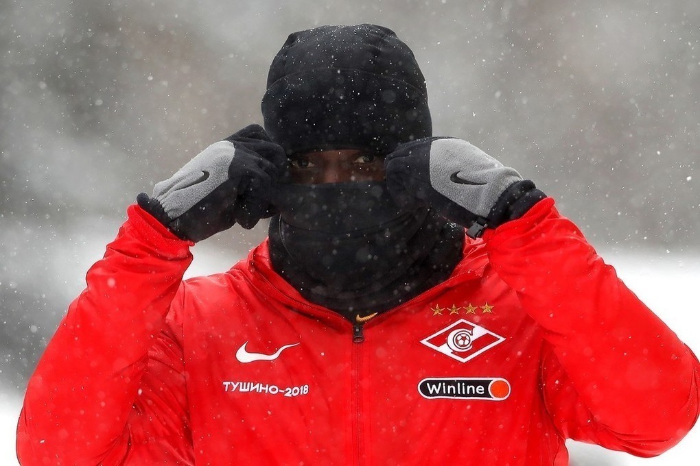 Устраивать матчи при температуре ниже 10 градусов мороза можно, а играть в футбол – нет