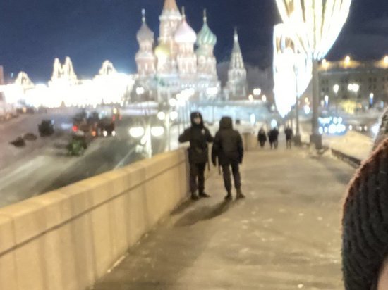 Полиция в Москве ликвидировала мемориал на месте убийства Немцова