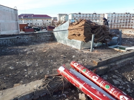 Сорванную ветром крышу в Магадане починят к середине марта