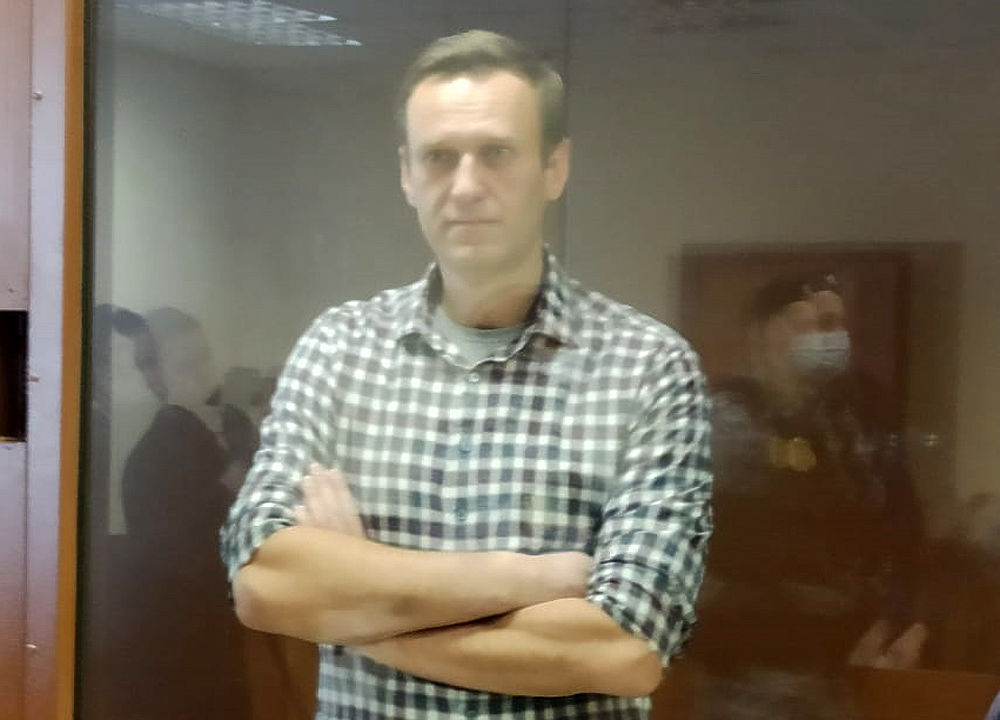 Навальный в суде позировал, как модель: кадры из зала