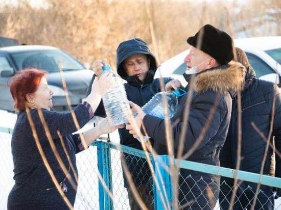 Жителям Крутых Выселок постоянно подвозят воду