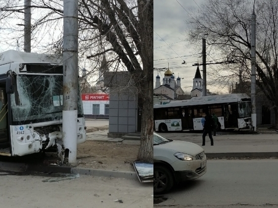 В Советском районе Волгограда автобус столкнулся с троллейбусом