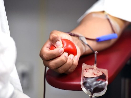 Донецкие врачи поделились своей кровью с пациентами