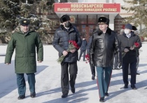 Заместитель министра обороны Александр Фомин вместе с представителями Общественного совета при Минобороны в субботу, 20 февраля, побывали в Новосибирском высшем военном командном училище