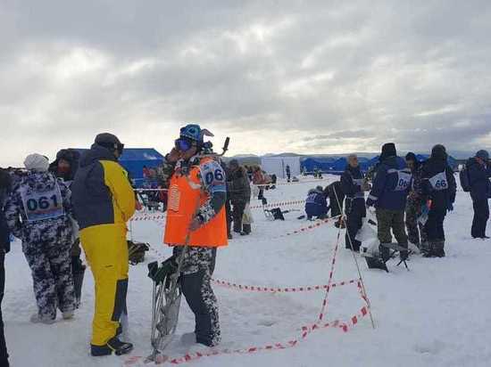 Море наваги и рыбаков: на фестиваль «Сахалинский лед» вышли 263 команды