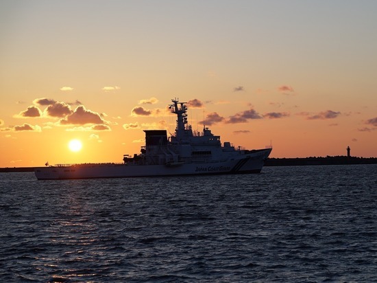 СМИ: корабли КНР вновь вошли в зону у спорных с Японией островов