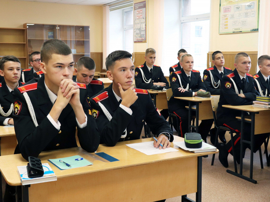 Смоляне после 8-го класса до 1 апреля могут стать суворовцами в училище МВД