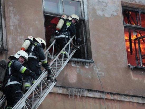 В Черногорске минувшей ночью горела многоэтажка