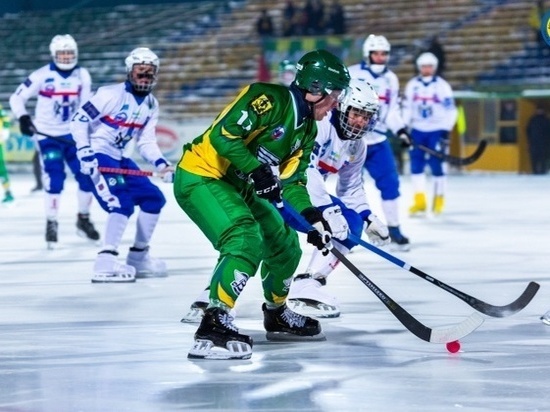 «Водник» победил команду из Новосибирска со счетом 9:2