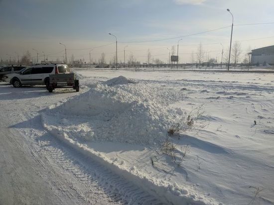 Омич пожаловался на плохую уборку снега управляющей компанией
