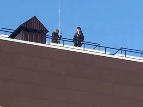Малыши на крыше в Южно-Сахалинске снимали, как прыгают вниз