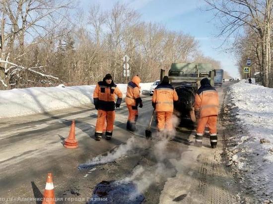 За двое суток в Рязани отремонтировали 160 квадратных метров дорог