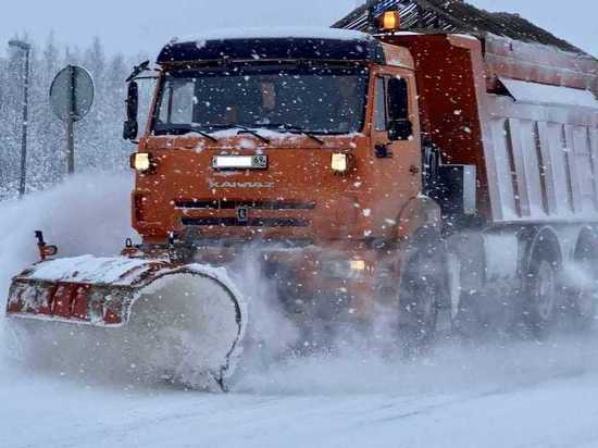 Дороги Тверской области расчищают от снега 250 автомобилей