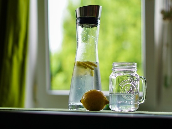 8 причин начать пить воду с лимоном