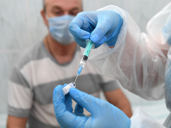В районную больницу в Тверской области передали сотни доз вакцины от COVID-19
