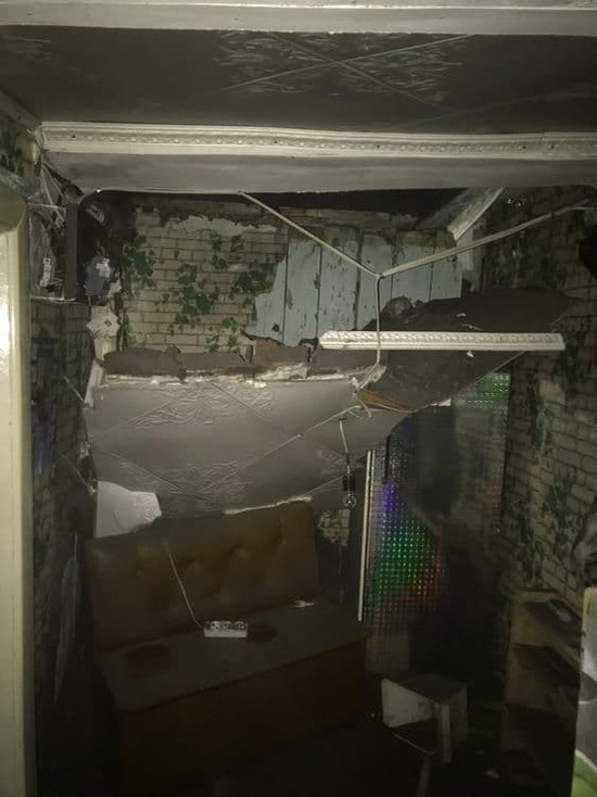 В пристрое деревянного дома-памятника в Иркутске частично обрушился потолок