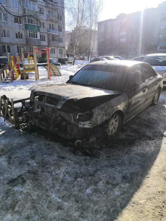 В Костроме на улице Шагова горел «Hyundai Sonata»