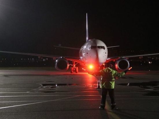 В Омском аэропорту из-за метели не сумели приземлиться пять рейсов