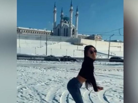 Возмущение казанцев вызвали очередные танцы на фоне Кул Шарифа