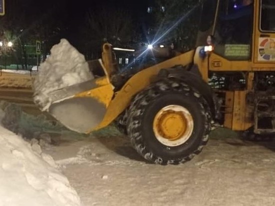 В Серпухове борьба со снегом идет в круглосуточном режиме
