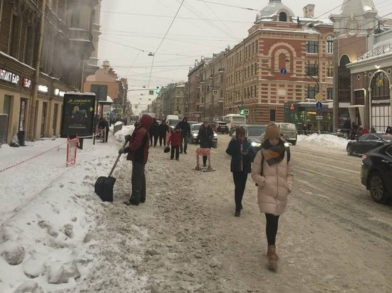 Вице-губернатор Бондаренко указал главе Комблага на заваленные снегом узкие улицы