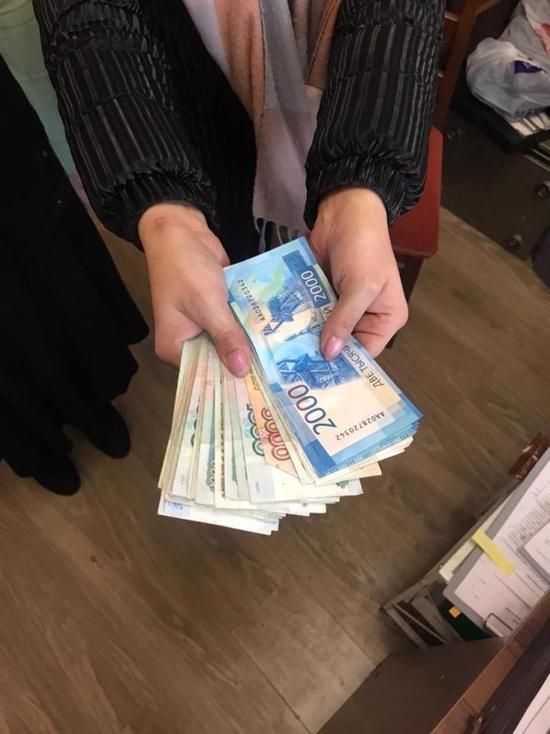 В Краснодаре у женщины украли деньги, пока она варила борщ